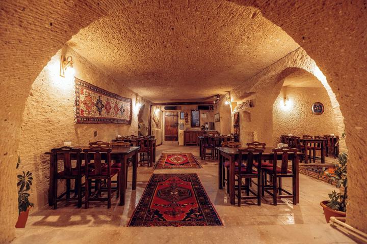 Dining 10 of 80