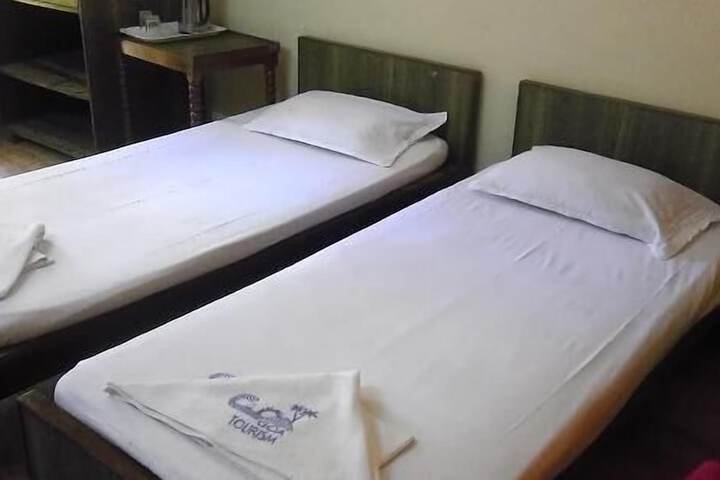 Room 4 of 9