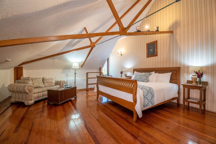 Room 4 of 90