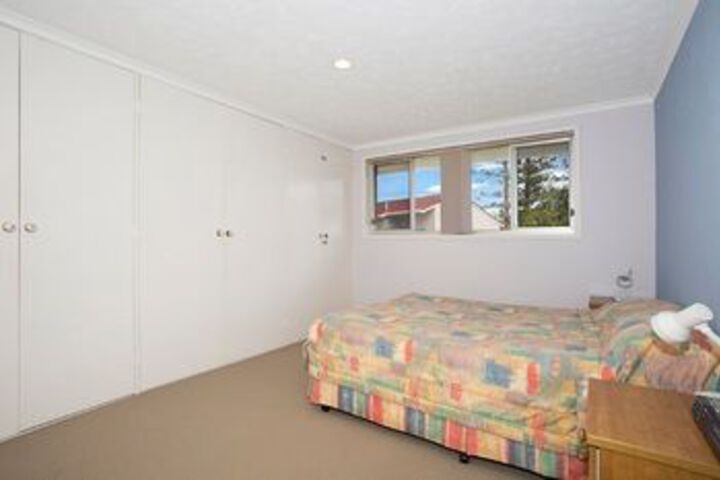 Room 6 of 11