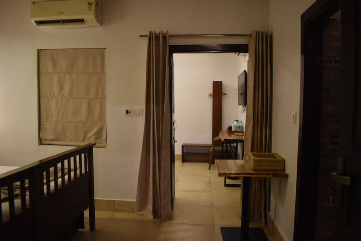 Room 24 of 96