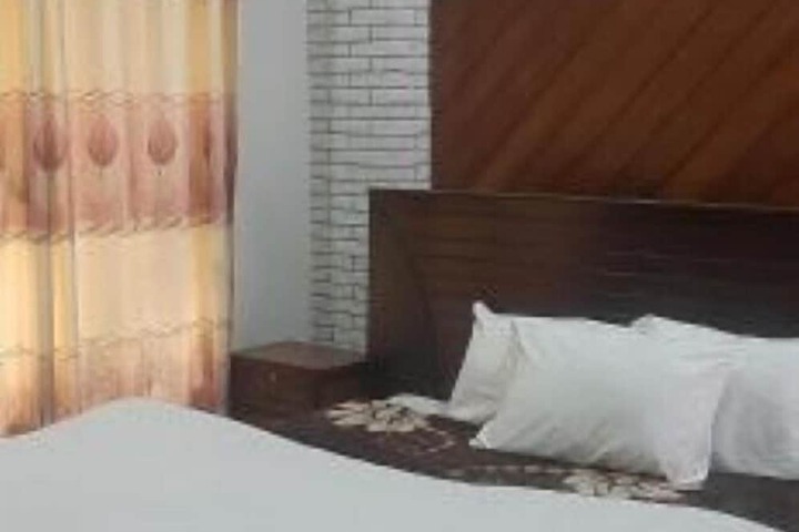 Room 3 of 20