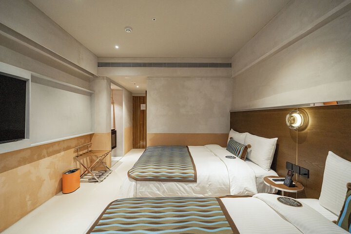 Room 105 of 199