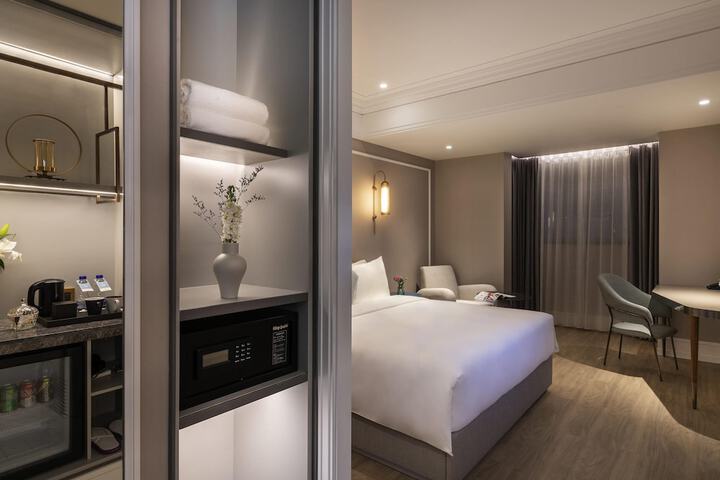 Room 13 of 20