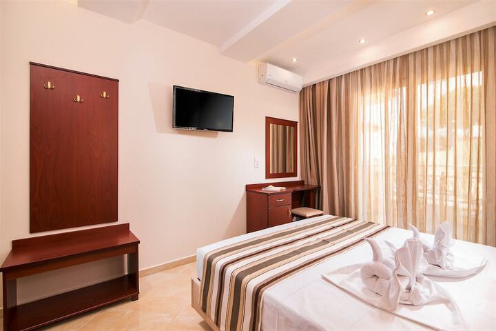 Room 27 of 84