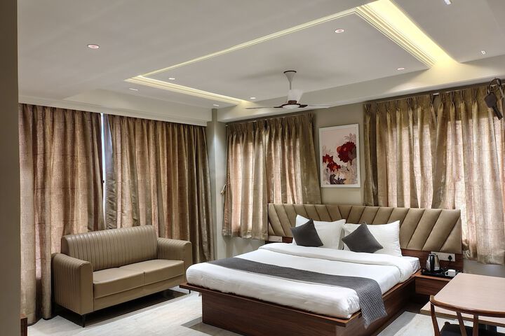Room 3 of 6
