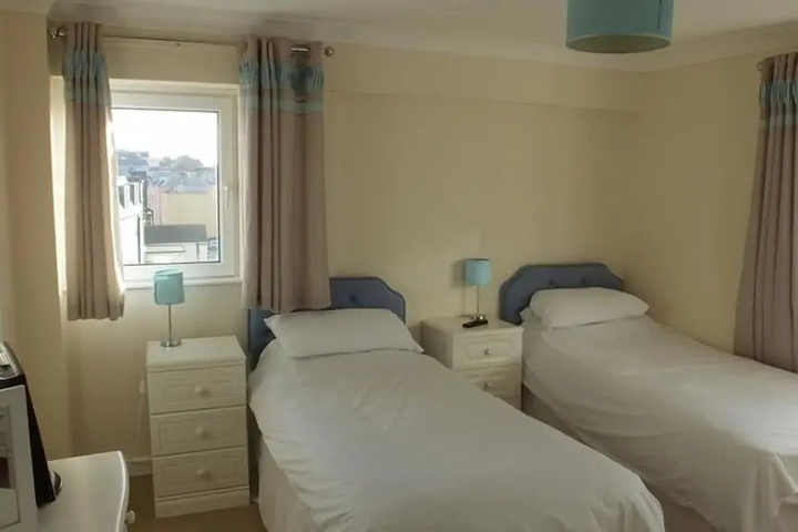 Room 2 of 11