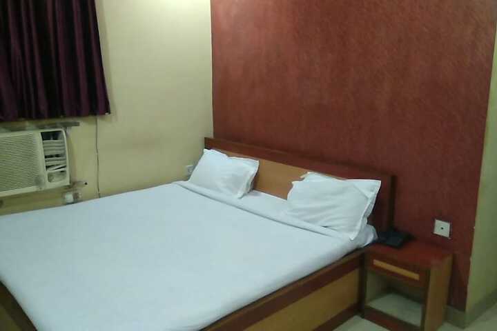 Room 6 of 14