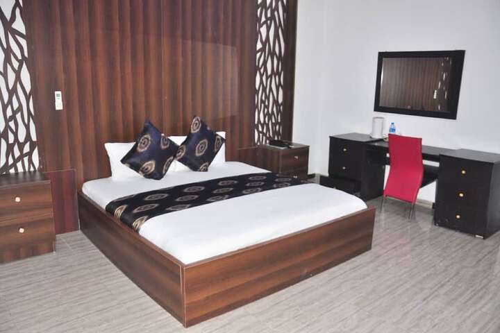 Room 5 of 27