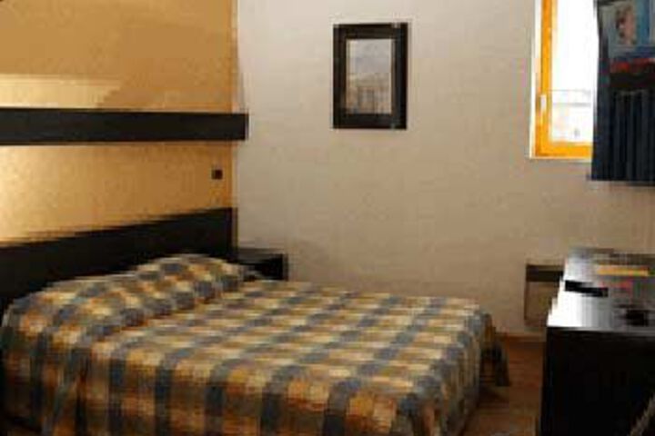 Room 2 of 6