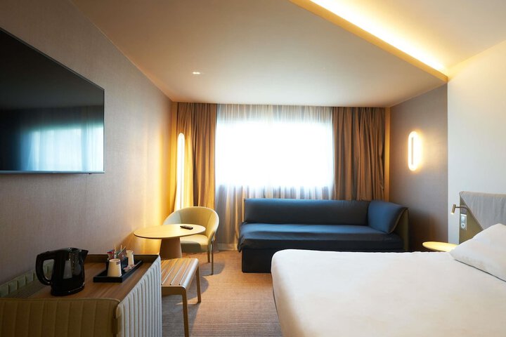 Room 8 of 92
