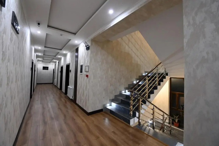 Room 13 of 16