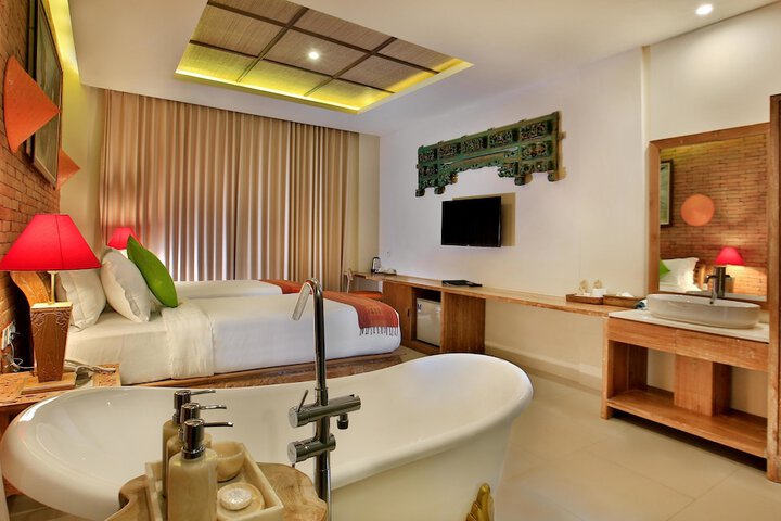 Room 10 of 83