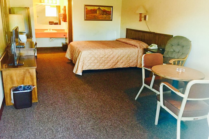 Room 10 of 34