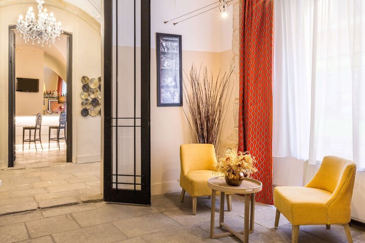 Entrance & Lobby