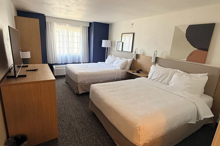 Room 10 of 35