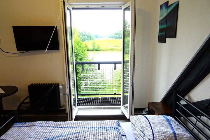 Room 215 of 442