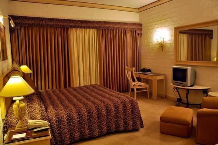 Room 5 of 18