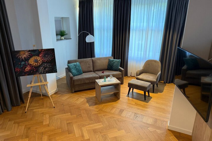 Room 93 of 131