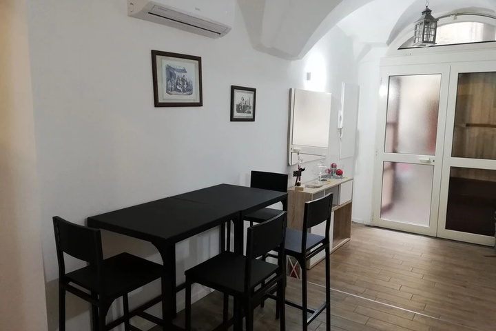 Room 2 of 20