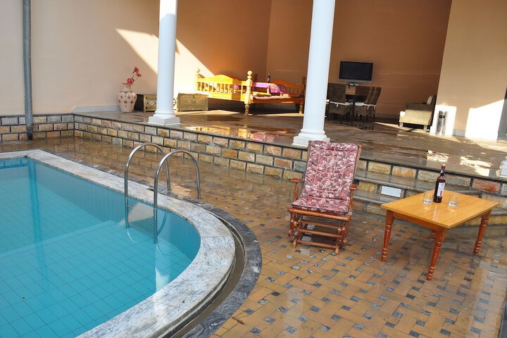 Pool 20 of 31