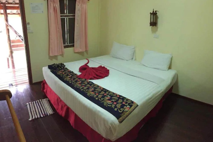 Room 25 of 102