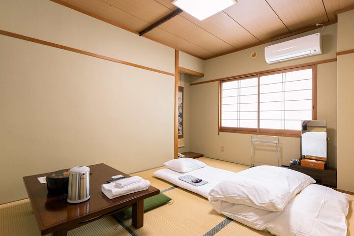 Room 13 of 48