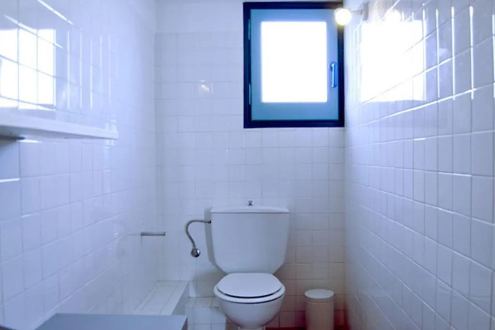 Room 8 of 16