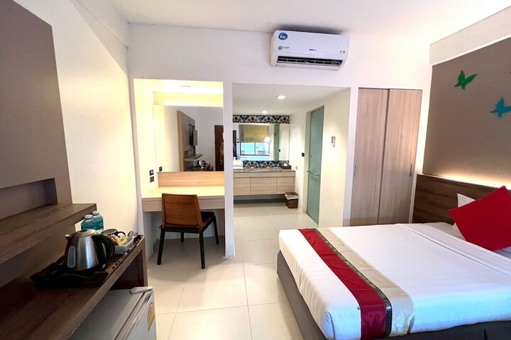 Room 26 of 100
