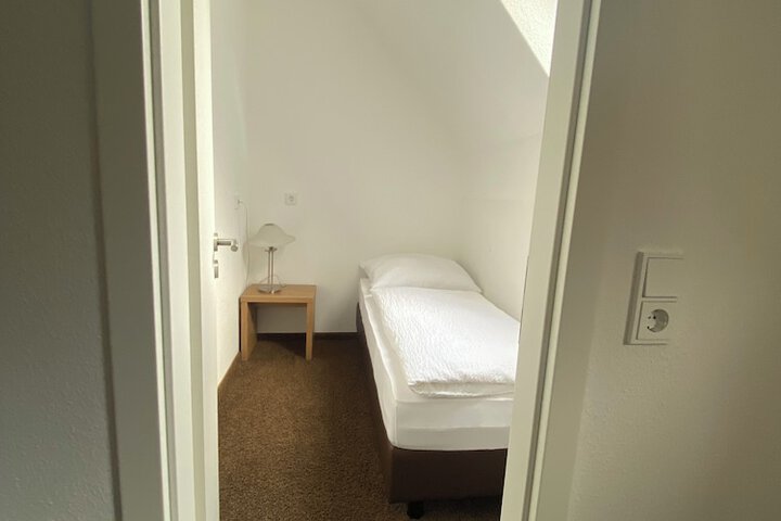 Room 9 of 36