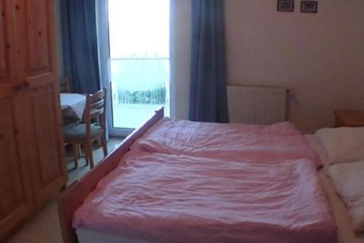 Room 4 of 13