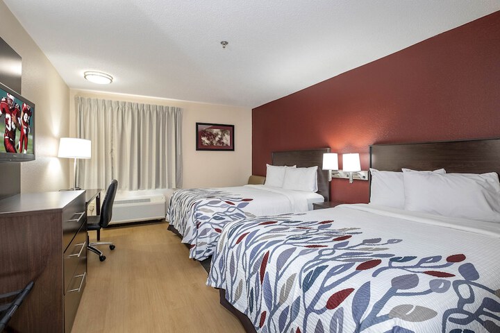 2 Double Beds (4 of 10)