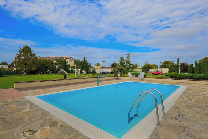 Pool 36 of 76