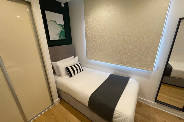Room 62 of 296