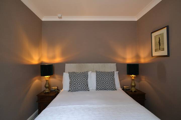 Room 4 of 43