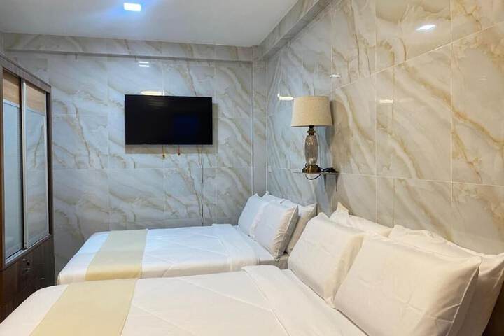 Room 13 of 37