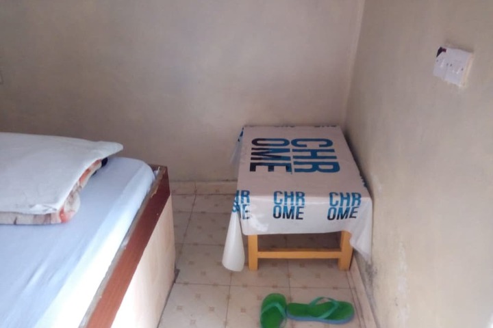 Room 4 of 11