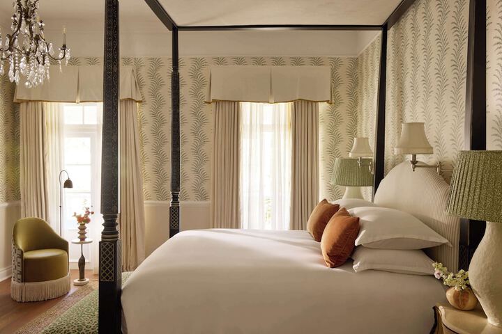 Room 93 of 183