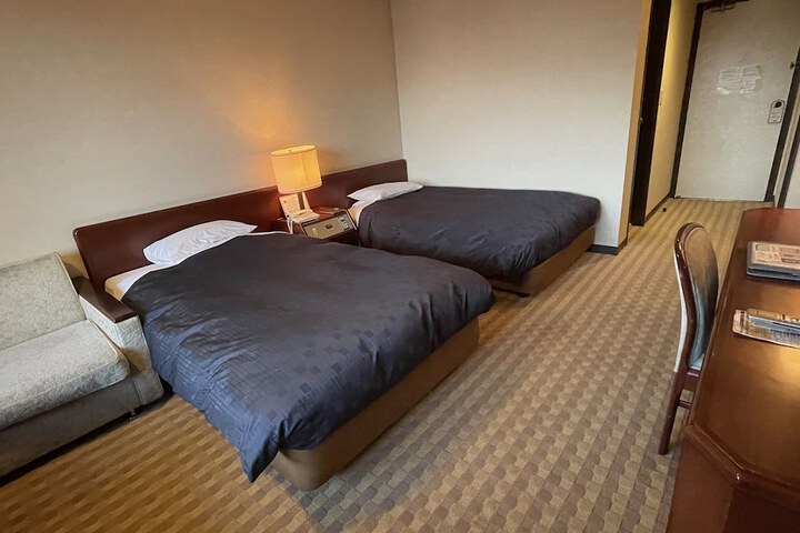 Room 28 of 105