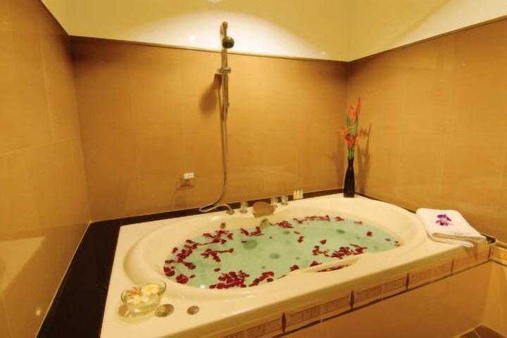 Hot Tub 15 of 24