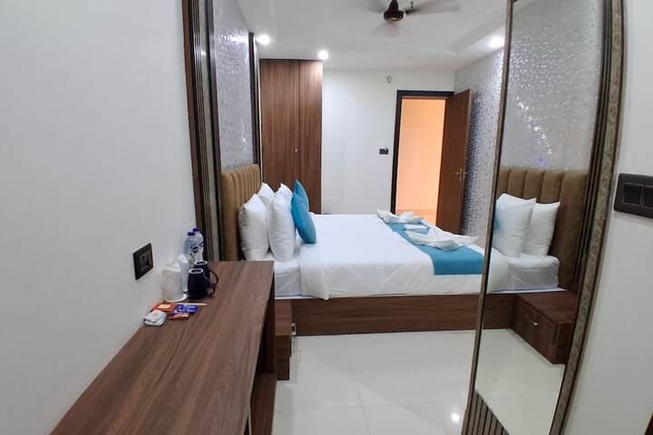 Room 12 of 19