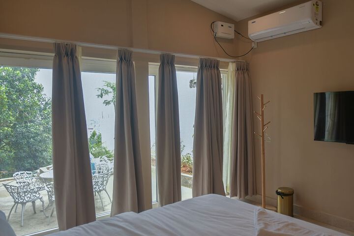 Room 4 of 11