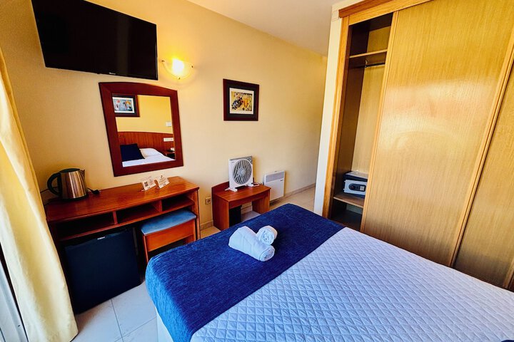 Room 10 of 76