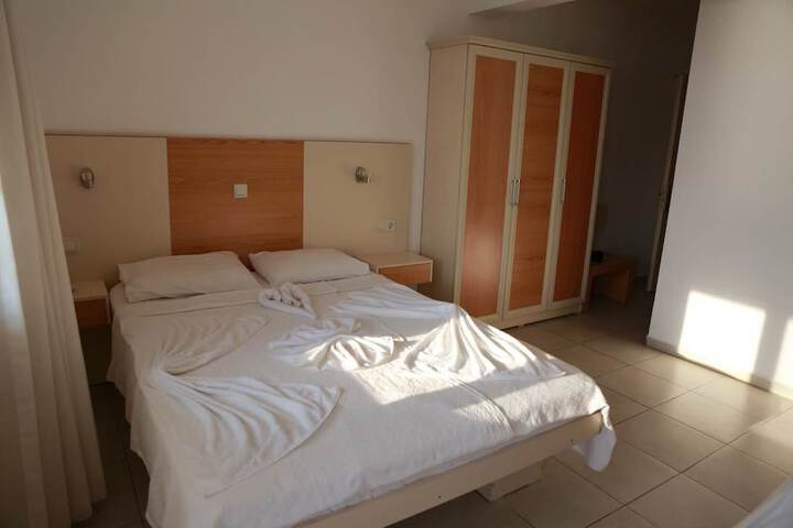Room 11 of 19