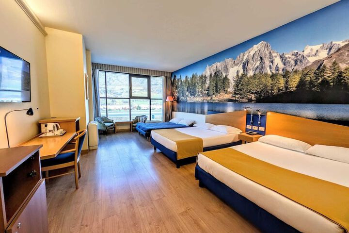 Room 40 of 64