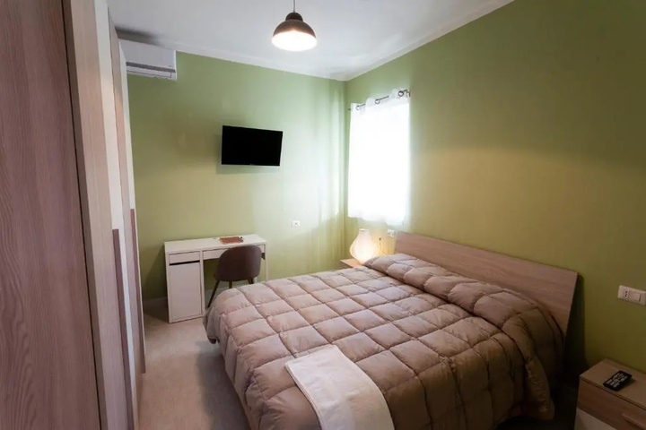 Room 4 of 6