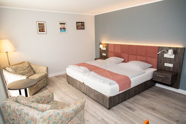 Room 13 of 30