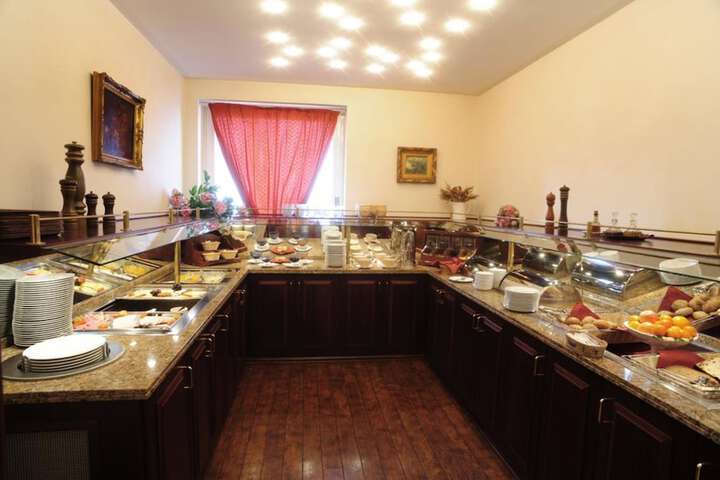 Dining 55 of 62