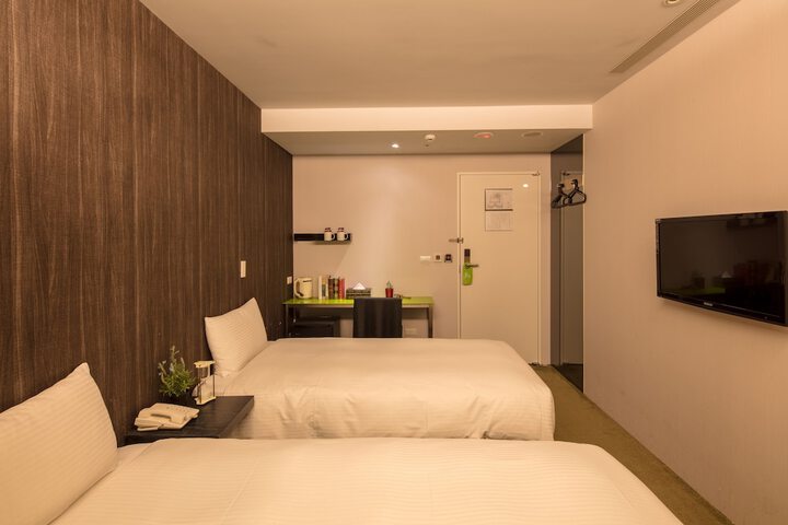 Room 33 of 79
