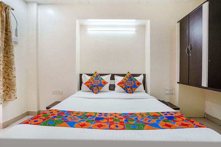 Room 9 of 30